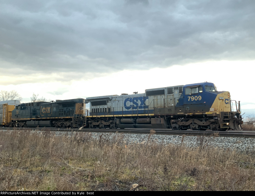 CSX 7909 